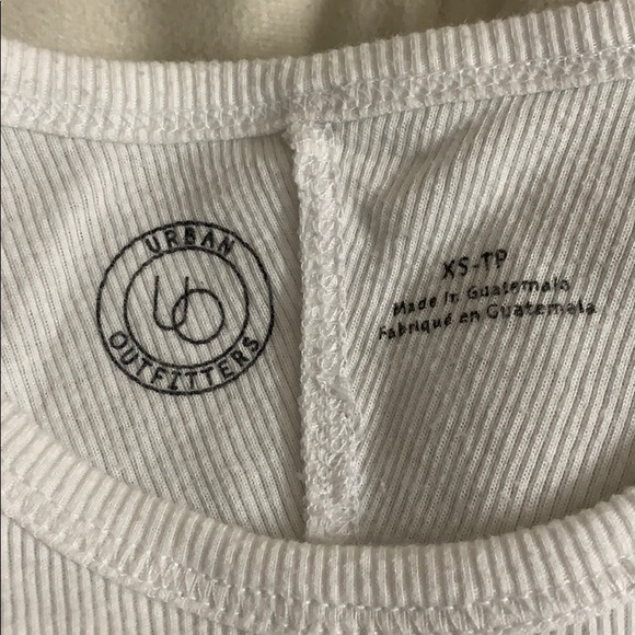 Simple white tshirt - Picture 2 of 2